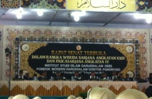 Kunjungi Pondok Modern Gontor, Wamenlu Minta Santri Jangan Takut Bersaing