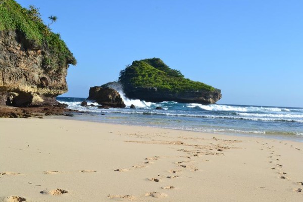 Pantai Goa Cina Malang Pantai Perawan Sejuta Pesona