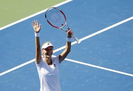 Makarova Singkirkan Azarenka untuk Lolos ke Semifinal