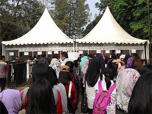 Suasana Antrean Tiket Konser EXO The Lost Planet in Jakarta
