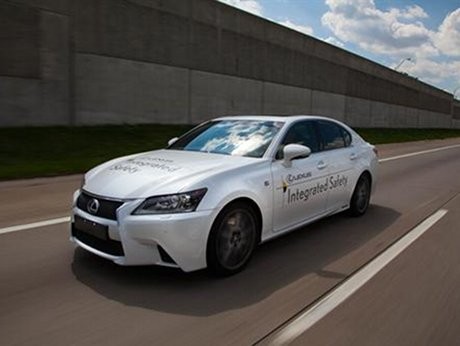 Toyota Hindari Mobil Autopilot