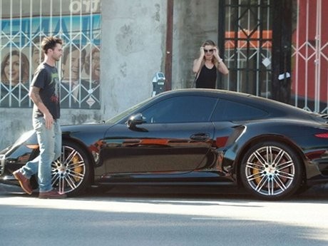 Adam Levine Mulai Suka Mobil Baru?