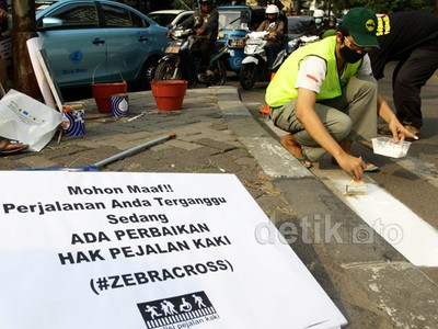 Aksi Ruwatan Zebra Cross