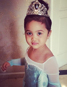 Horeee! Amora Rayakan Ultah di Pesantren