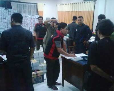 Kantor Dinas Pendapatan di Probolinggo Digeledah Kejari