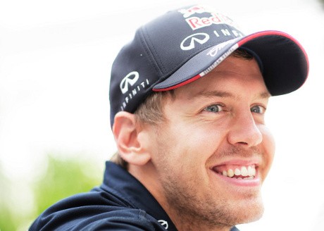 Dirumorkan Jadi Incaran McLaren, Vettel Setia Red Bull
