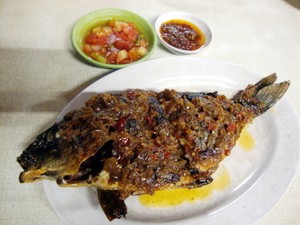 Ikan Bakar Ny Filly: Menikmati Masakan Manado dengan Pedas Jinak di Taman Budaya