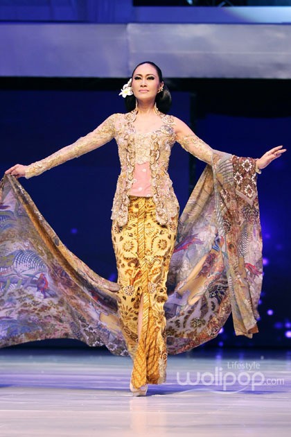 Anne Avantie MERENDA KASIH. Pergelaran 25 Tahun berkarya at Plenary Hall Jakarta Convention Center. Senayan. Jakarta Pusat. [Foto: Mohammad Abduh/Wolipop]