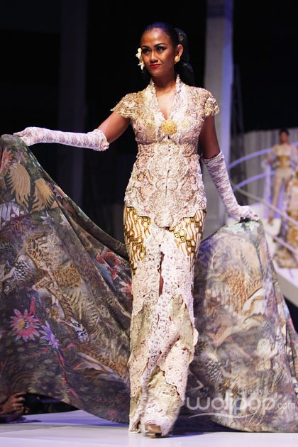 Anne Avantie MERENDA KASIH. Pergelaran 25 Tahun berkarya at Plenary Hall Jakarta Convention Center. Senayan. Jakarta Pusat. [Foto: Mohammad Abduh/Wolipop]