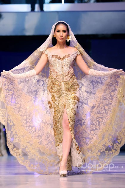 Anne Avantie MERENDA KASIH. Pergelaran 25 Tahun berkarya at Plenary Hall Jakarta Convention Center. Senayan. Jakarta Pusat. [Foto: Mohammad Abduh/Wolipop]