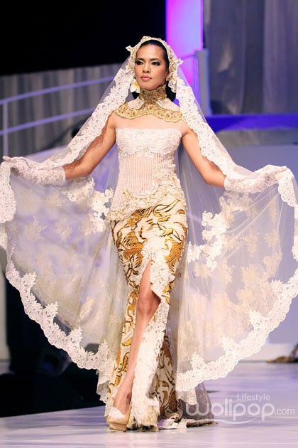 Anne Avantie MERENDA KASIH. Pergelaran 25 Tahun berkarya at Plenary Hall Jakarta Convention Center. Senayan. Jakarta Pusat. [Foto: Mohammad Abduh/Wolipop]