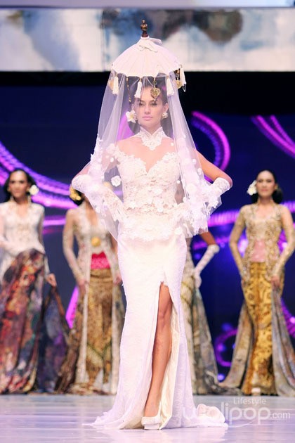 Anne Avantie MERENDA KASIH. Pergelaran 25 Tahun berkarya at Plenary Hall Jakarta Convention Center. Senayan. Jakarta Pusat. [Foto: Mohammad Abduh/Wolipop]