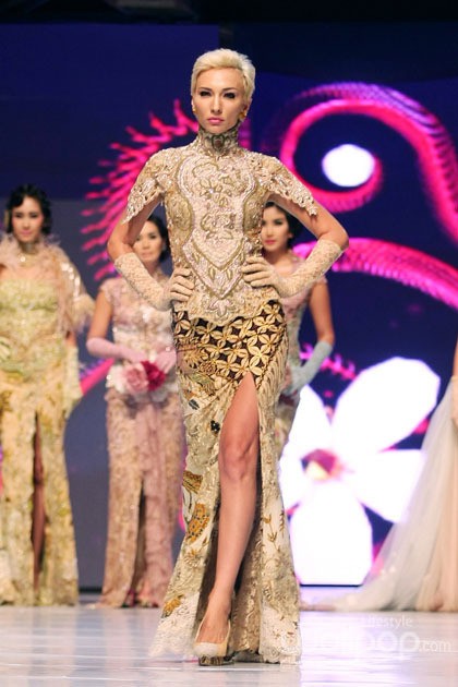 Anne Avantie MERENDA KASIH. Pergelaran 25 Tahun berkarya at Plenary Hall Jakarta Convention Center. Senayan. Jakarta Pusat. [Foto: Mohammad Abduh/Wolipop]