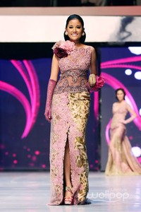 Anne Avantie MERENDA KASIH. Pergelaran 25 Tahun berkarya at Plenary Hall Jakarta Convention Center. Senayan. Jakarta Pusat. [Foto: Mohammad Abduh/Wolipop]