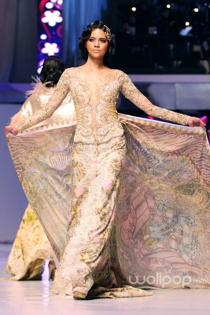 Anne Avantie MERENDA KASIH. Pergelaran 25 Tahun berkarya at Plenary Hall Jakarta Convention Center. Senayan. Jakarta Pusat. [Foto: Mohammad Abduh/Wolipop]