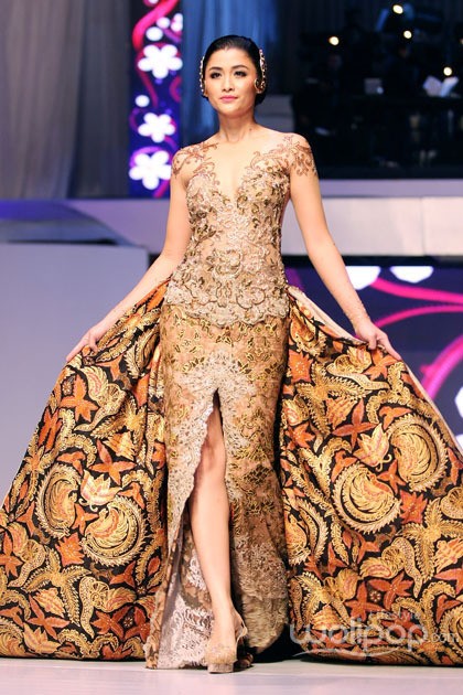 Anne Avantie MERENDA KASIH. Pergelaran 25 Tahun berkarya at Plenary Hall Jakarta Convention Center. Senayan. Jakarta Pusat. [Foto: Mohammad Abduh/Wolipop]