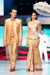 Anne Avantie MERENDA KASIH. Pergelaran 25 Tahun berkarya at Plenary Hall Jakarta Convention Center. Senayan. Jakarta Pusat. [Foto: Mohammad Abduh/Wolipop]