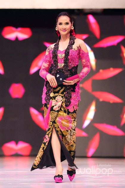 Anne Avantie MERENDA KASIH. Pergelaran 25 Tahun berkarya at Plenary Hall Jakarta Convention Center. Senayan. Jakarta Pusat. [Foto: Mohammad Abduh/Wolipop]