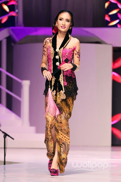 Anne Avantie MERENDA KASIH. Pergelaran 25 Tahun berkarya at Plenary Hall Jakarta Convention Center. Senayan. Jakarta Pusat. [Foto: Mohammad Abduh/Wolipop]