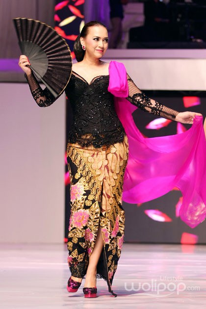 Anne Avantie MERENDA KASIH. Pergelaran 25 Tahun berkarya at Plenary Hall Jakarta Convention Center. Senayan. Jakarta Pusat. [Foto: Mohammad Abduh/Wolipop]