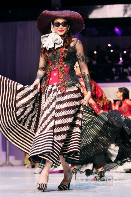 Anne Avantie MERENDA KASIH. Pergelaran 25 Tahun berkarya at Plenary Hall Jakarta Convention Center. Senayan. Jakarta Pusat. [Foto: Mohammad Abduh/Wolipop]