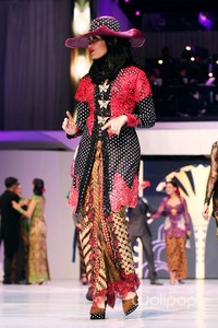 Anne Avantie MERENDA KASIH. Pergelaran 25 Tahun berkarya at Plenary Hall Jakarta Convention Center. Senayan. Jakarta Pusat. [Foto: Mohammad Abduh/Wolipop]