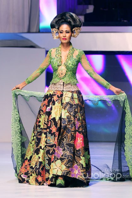 Anne Avantie MERENDA KASIH. Pergelaran 25 Tahun berkarya at Plenary Hall Jakarta Convention Center. Senayan. Jakarta Pusat. [Foto: Mohammad Abduh/Wolipop]