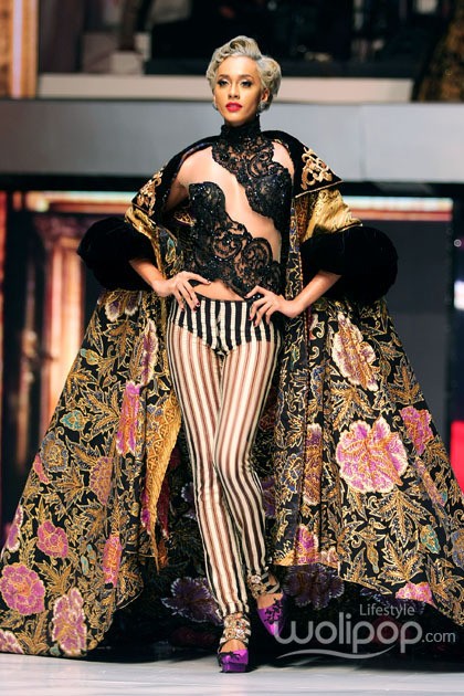 Anne Avantie MERENDA KASIH. Pergelaran 25 Tahun berkarya at Plenary Hall Jakarta Convention Center. Senayan. Jakarta Pusat. [Foto: Mohammad Abduh/Wolipop]