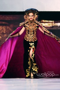 Anne Avantie MERENDA KASIH. Pergelaran 25 Tahun berkarya at Plenary Hall Jakarta Convention Center. Senayan. Jakarta Pusat. [Foto: Mohammad Abduh/Wolipop]