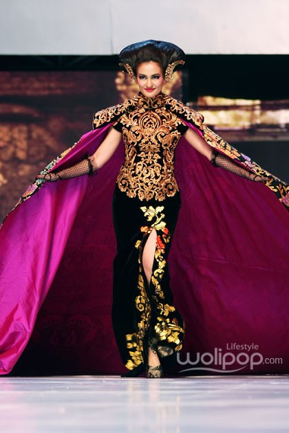 Anne Avantie MERENDA KASIH. Pergelaran 25 Tahun berkarya at Plenary Hall Jakarta Convention Center. Senayan. Jakarta Pusat. [Foto: Mohammad Abduh/Wolipop]