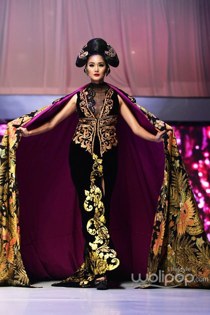 Anne Avantie MERENDA KASIH. Pergelaran 25 Tahun berkarya at Plenary Hall Jakarta Convention Center. Senayan. Jakarta Pusat. [Foto: Mohammad Abduh/Wolipop]