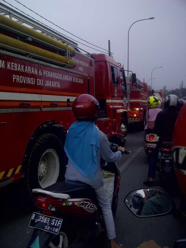 Ada Ruko Terbakar, Lalin Lenteng Agung Macet Parah