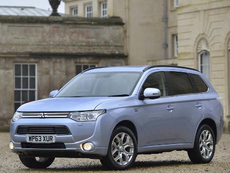 Mitsubishi Outlander PHEV, Mobil Hybrid Buruan Warga Inggris