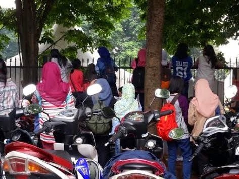 Fans Panjat Pagar Nonton EXO Rehearsal di Jakarta