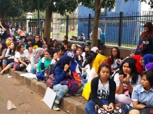 Menyerobot Antre di Konser EXO Jakarta, Fans Disoraki