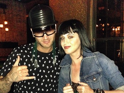Pacar Katy Perry Ketahuan Threesome Dengan Wanita Penghibur