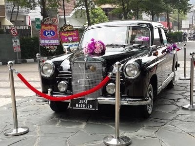 Ini Dia Mobil Antik di Pernikahan Donita dan Adi Nugroho