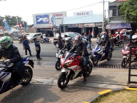 Pemilik Yamaha R15 Turun ke Jalanan