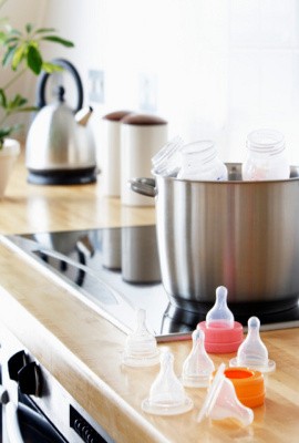 Cuci Peralatan Makan Bayi dengan Cara Ini agar Tetap Higienis