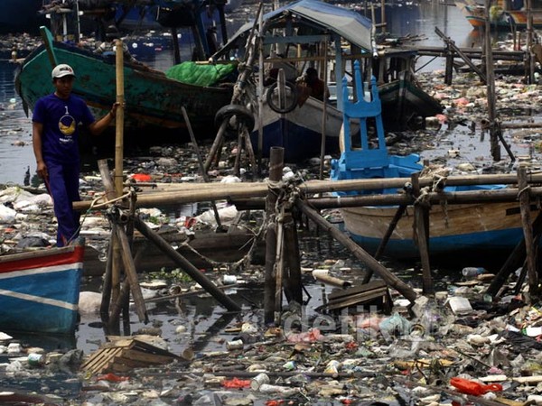 Kampung Nelayan Penuh Sampah