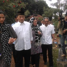 Usai Pemakaman, Budi Mulya Ngobrol dengan Mantan Anak Buahnya
