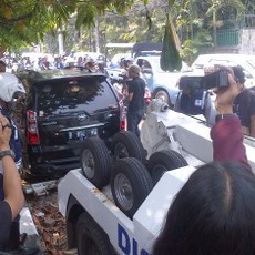 Hari Pertama Derek Parkir Liar, 11 Kendaraan Dikandangkan