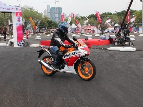 Kesan Pertama Menjajal Honda CBR 150R Buatan Indonesia