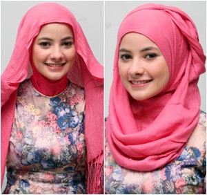 Tutorial Hijab dengan Aksen Twist Pakai Pashmina Ala Si Cantik Mouzalina