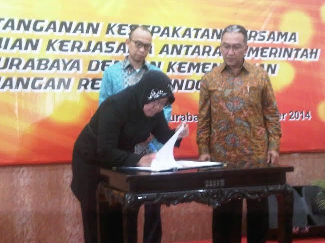 Risma Minta Pajak Perusahaan Rokok Besar Dialihkan ke Surabaya