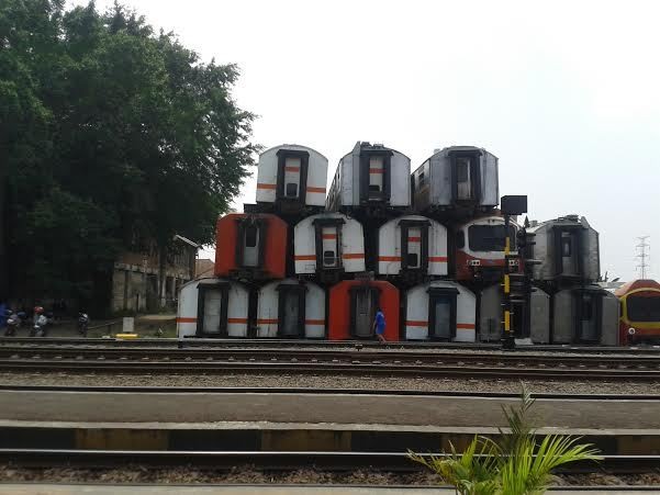 4 Kereta Bersejarah Diselamatkan dari Kuburan Massal KRL di Purwakarta