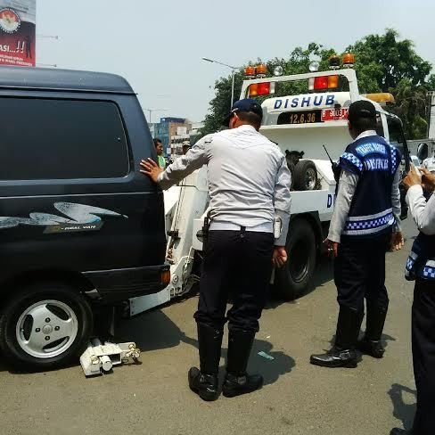 Mobil Pribadi Hingga Mobil Boks Terjaring Razia Parkir Liar di Tanah Abang