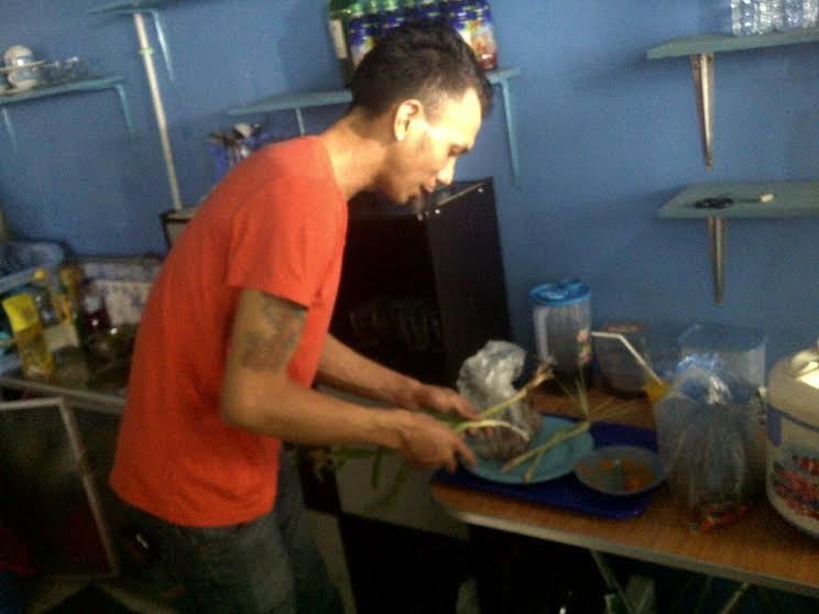 Beginilah Warung Sederhana Tempat Norman Kamaru Jualan Bubur Beginilah Warung Sederhana Tempat Norman Kamaru Jualan Bubur