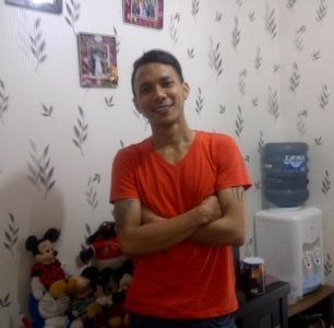 Tak Gengsi Buka Warung, Ini Perubahan Besar Norman Kamaru