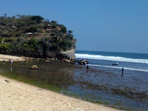 Pantai Indrayanti Di Gunungkidul Punya Sunset Seindah Ini